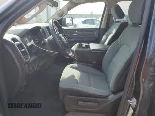 2019 Ram 1500 Big Horn z VIN 1C6SRFFT1KN621098, wystawiony jako Copart lot #52895395 z przebiegiem 66 458 mil mil oraz Szkoda całkowita • Salvage title. Historia ofert i sprzedaży dostępna na DreamBid. Obrazek 7.