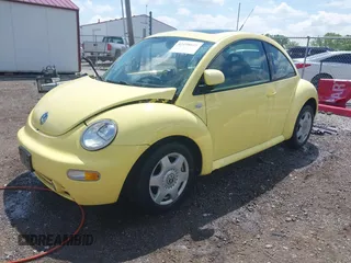 2000 Volkswagen Beetle GLS z VIN 3VWCA21C4YM414855, wystawiony jako IAAI lot #42198615 z przebiegiem 128 131 mil mil oraz . Historia ofert i sprzedaży dostępna na DreamBid. Obrazek 2.