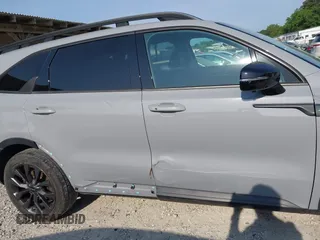 2022 Kia Sorento SX z VIN 5XYRKDLF8NG107713, wystawiony jako IAAI lot #42286802 z przebiegiem 53 718 mil mil oraz . Historia ofert i sprzedaży dostępna na DreamBid. Obrazek 13.