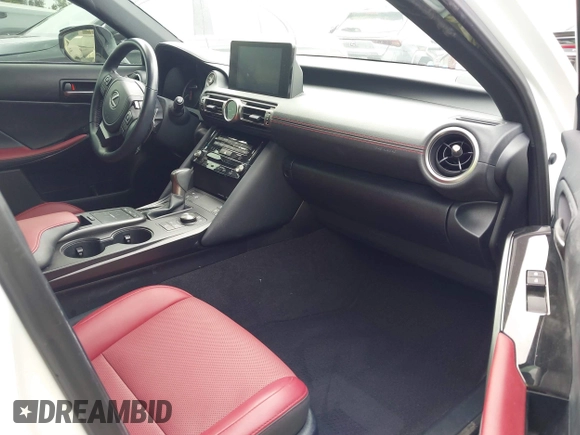 2021 Lexus IS 300 z VIN JTHCA1D27M5115858, wystawiony jako IAAI lot #42131418 z przebiegiem 17 069 mil mil oraz . Historia ofert i sprzedaży dostępna na DreamBid. Obrazek 5.