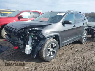 2017 Jeep Cherokee Trailhawk z VIN 1C4PJMBS0HW649422, wystawiony jako IAAI lot #41696815 z przebiegiem 62 185 mil mil oraz . Historia ofert i sprzedaży dostępna na DreamBid. Obrazek 2.