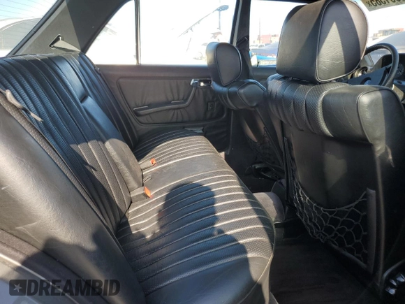 1984 Mercedes-Benz 300 D с VIN WDBAB33A1EA083118, выставлен на аукционе Copart как лот 56901585 с пробегом 157 356 миль миль и Списание • Salvage title. История ставок и продаж доступна на DreamBid. Изображение 10.