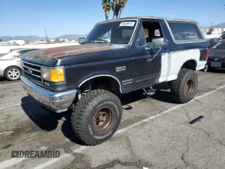1989 Ford Bronco Custom with VIN 1FMEU15H1KLA71087, listed as a Copart auction lot 89330975 with 98,096 mi miles and Salvage Title. Bid and sale history available at carsss.com. Image 1.