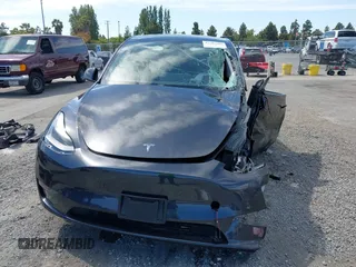 2024 Tesla Model Y z VIN 7SAYGDED2RF032628, wystawiony jako IAAI lot #42507569 z przebiegiem 22 845 mil mil oraz . Historia ofert i sprzedaży dostępna na DreamBid. Obrazek 13.