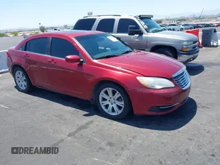 2014 Chrysler 200 Touring z VIN 1C3CCBBB7EN128927, wystawiony jako IAAI lot #42313892 z przebiegiem 154 261 mil mil oraz . Historia ofert i sprzedaży dostępna na DreamBid. Obrazek 1.