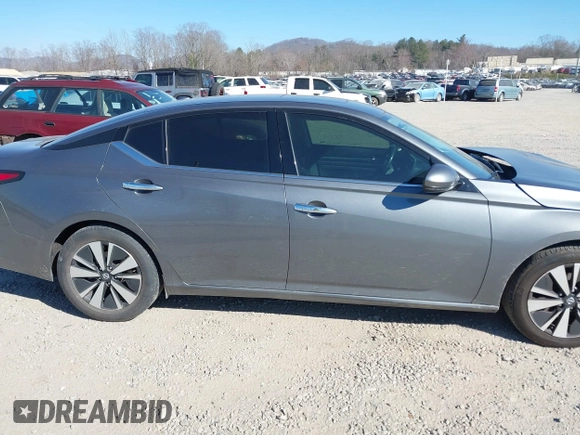 2019 Nissan Altima 2.5 SV with VIN 1N4BL4DV7KC121581, listed as a IAAI auction lot 41695568 with 109,447 mi miles. Bid and sale history available at carsss.com. Image 13.