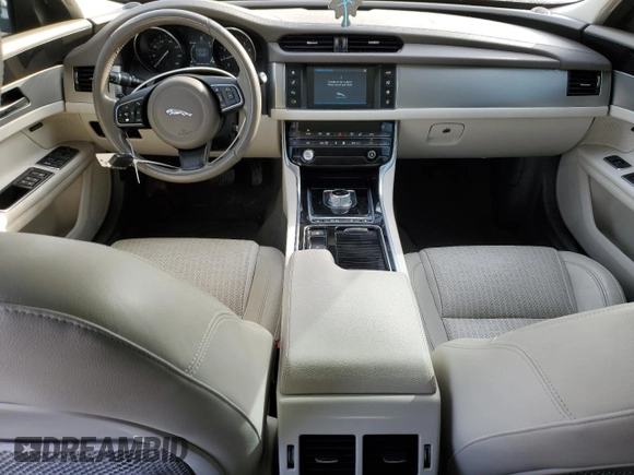2016 Jaguar XF 35t Prestige z VIN SAJBK4BV2GCY18133, wystawiony jako Copart lot #46502435 z przebiegiem 149 635 mil mil oraz Czysty tytuł • Clean title. Historia ofert i sprzedaży dostępna na DreamBid. Obrazek 8.