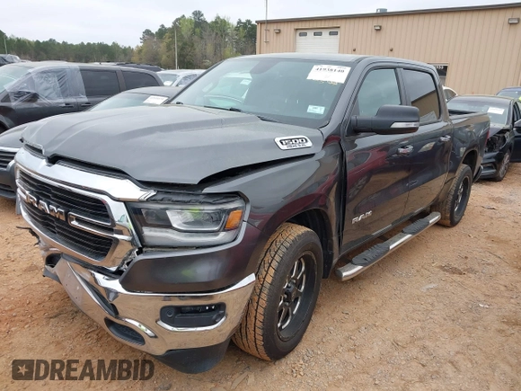 2019 Ram 1500 Big Horn z VIN 1C6RREFT7KN522858, wystawiony jako IAAI lot #41938140 z przebiegiem 115 165 mil mil oraz . Historia ofert i sprzedaży dostępna na DreamBid. Obrazek 17.