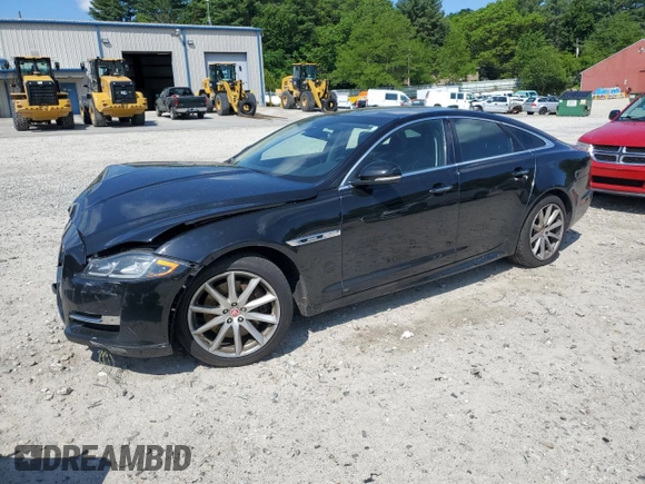 2016 Jaguar XJ R-Sport z VIN SAJWJ1CD8G8V95608, wystawiony jako Copart lot #59103615 z przebiegiem 119 066 mil mil oraz Szkoda całkowita • Salvage title. Historia ofert i sprzedaży dostępna na DreamBid. Obrazek 1.