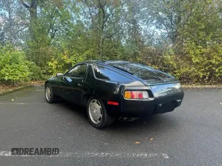 1982 Porsche 928 z VIN WP0JA0926CS821991, wystawiony jako Copart lot #76843574 z przebiegiem 84 762 mil mil oraz Tytuł czysty. Historia ofert i sprzedaży dostępna na DreamBid. Obrazek 3.