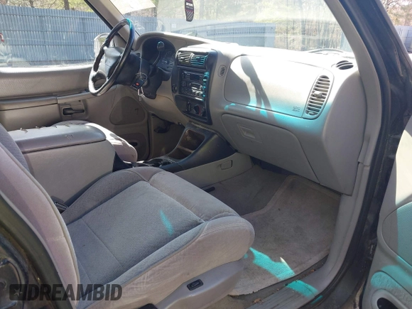 1997 Mercury Mountaineer z VIN 4M2DU55P8VUJ17747, wystawiony jako IAAI lot #41951530 z przebiegiem 79 377 mil mil oraz . Historia ofert i sprzedaży dostępna na DreamBid. Obrazek 5.