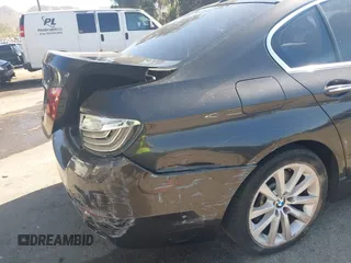 2015 BMW 5 Series 550i z VIN WBAKN9C53FD682327, wystawiony jako IAAI lot #42314810 z przebiegiem 131 794 mil mil oraz . Historia ofert i sprzedaży dostępna na DreamBid. Obrazek 18.