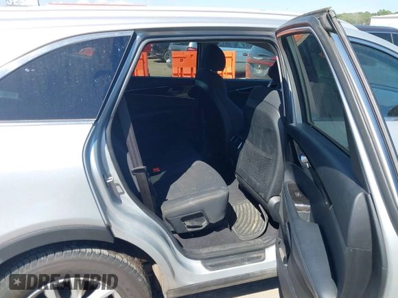 2018 Kia Sorento LX with VIN 5XYPG4A5XJG394663, listed as a IAAI auction lot 40222497 with 125,838 mi miles and . Bid and sale history available at DreamBid. Image 8.