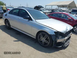 2020 Mercedes-Benz E 350 with VIN W1KZF8DB9LA825751, listed as a IAAI auction lot 42536447 with 76,422 mi miles and . Bid and sale history available at DreamBid. Image 1.