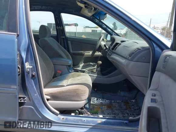 2004 Toyota Camry LE with VIN 4T1BE32K14U793314, listed as a IAAI auction lot 42031924 with 169,164 mi miles. Bid and sale history available at carsss.com. Image 5.