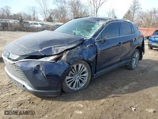 2022 Toyota Venza LE with VIN JTEAAAAH8NJ092936, listed as a IAAI auction lot 41759975 with 32,060 mi miles. Bid and sale history available at carsss.com. Image 2.