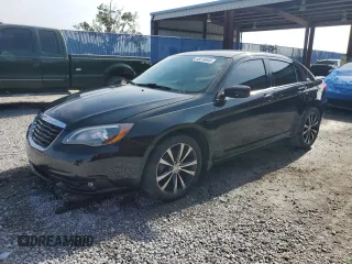 2013 Chrysler 200 Touring z VIN 1C3CCBBB3DN701482, wystawiony jako Copart lot #58516845 z przebiegiem Nie podano mil oraz Nie do naprawy • Non repairable. Historia ofert i sprzedaży dostępna na DreamBid. Obrazek 1.