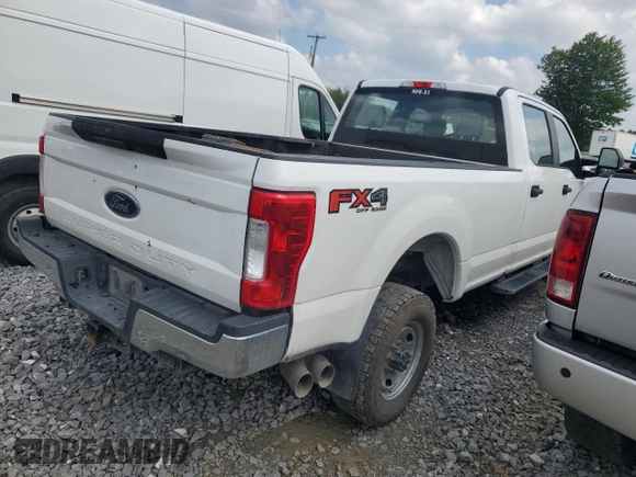 2018 Ford F-350 XL with VIN 1FT8W3BT3JEC37855, listed as a Copart auction lot 63740775 with 128,675 mi miles and Salvage title. Bid and sale history available at DreamBid. Image 3.