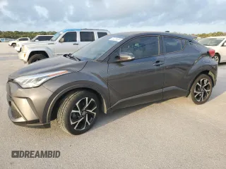 2022 Toyota C-HR XLE z VIN NMTKHMBX9NR141168, wystawiony jako Copart lot #50906365 z przebiegiem 44 268 mil mil oraz Tytuł czysty. Historia ofert i sprzedaży dostępna na DreamBid. Obrazek 1.