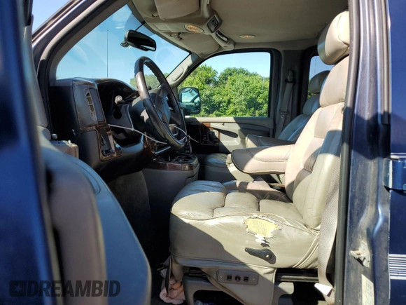 2004 Chevrolet Express Passenger z VIN 1GBFG15T841212230, wystawiony jako Copart lot #61109634 z przebiegiem 154 493 mil mil oraz Szkoda całkowita • Salvage title. Historia ofert i sprzedaży dostępna na DreamBid. Obrazek 7.