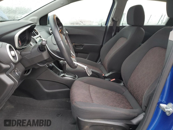 2018 Chevrolet Sonic LT z VIN 1G1JD6SB7J4102103, wystawiony jako Copart lot #85656674 z przebiegiem 29 877 mil mil oraz Szkoda całkowita • Salvage title. Historia ofert i sprzedaży dostępna na DreamBid. Obrazek 7.