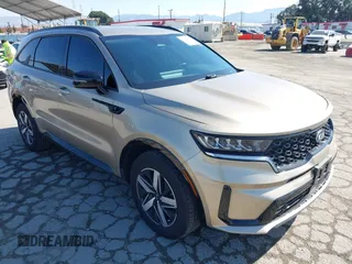 2021 Kia Sorento EX z VIN 5XYRH4LF2MG011475, wystawiony jako IAAI lot #41990875 z przebiegiem 45 843 mil mil oraz . Historia ofert i sprzedaży dostępna na DreamBid. Obrazek 1.