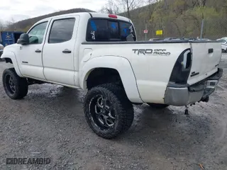 2007 Toyota Tacoma with VIN 3TMLU42N37M011017, listed as a IAAI auction lot 41949797 with 227,638 mi miles. Bid and sale history available at carsss.com. Image 3.