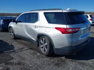 2020 Chevrolet Traverse LT z VIN 1GNEVHKW8LJ108105, wystawiony jako IAAI lot #41854348 z przebiegiem 153 532 mil mil oraz . Historia ofert i sprzedaży dostępna na DreamBid. Obrazek 3.