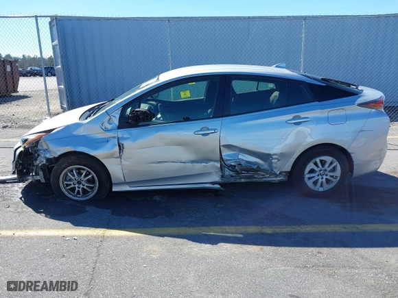 2016 Toyota Prius Two with VIN JTDKBRFU7G3529309, listed as a IAAI auction lot 41737308 with 116,848 mi miles. Bid and sale history available at carsss.com. Image 6.