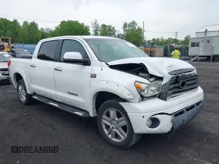 2009 Toyota Tundra Limited z VIN 5TFDW58169X086185, wystawiony jako IAAI lot #42240945 z przebiegiem 139 775 mil mil oraz . Historia ofert i sprzedaży dostępna na DreamBid. Obrazek 1.