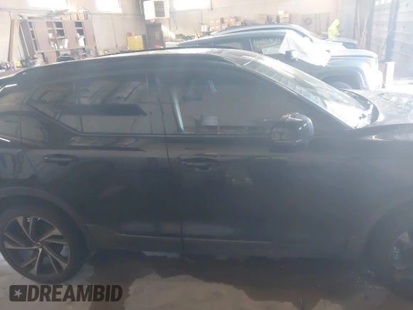 2019 Volvo XC40 Momentum with VIN YV4162XZ6K2015495, listed as a IAAI auction lot 41249446 with 44,597 mi miles and . Bid and sale history available at carsss.com. Image 13.