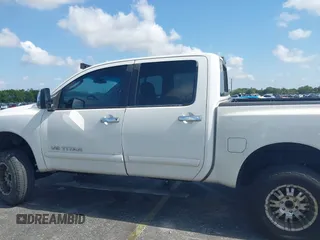 2006 Nissan Titan LE z VIN 1N6AA07B86N558129, wystawiony jako IAAI lot #42290349 z przebiegiem 177 739 mil mil oraz . Historia ofert i sprzedaży dostępna na DreamBid. Obrazek 14.