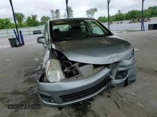 2008 Nissan Versa S z VIN 3N1BC13EX8L444176, wystawiony jako Copart lot #55516445 z przebiegiem 135 005 mil mil oraz Szkoda całkowita • Salvage title. Historia ofert i sprzedaży dostępna na DreamBid. Obrazek 14.