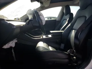 2019 Tesla Model 3 Mid Range z VIN 5YJ3E1EA7KF326727, wystawiony jako Copart lot #56243505 z przebiegiem 49 009 mil mil oraz Szkoda całkowita • Salvage title. Historia ofert i sprzedaży dostępna na DreamBid. Obrazek 7.