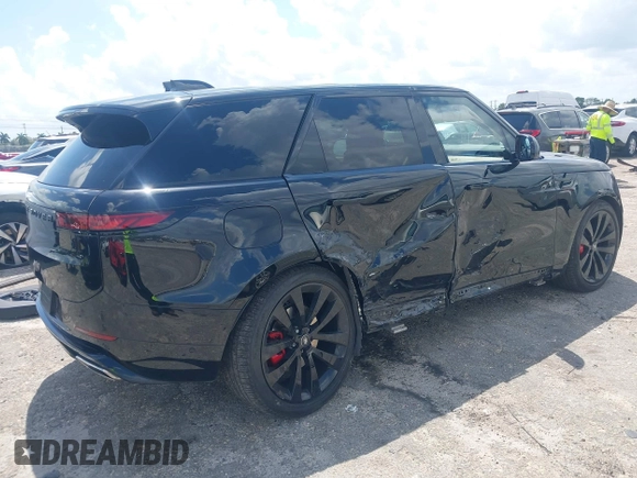2024 Land Rover Range Rover Sport Dynamic SE z VIN SAL1L9FU8RA178264, wystawiony jako IAAI lot #41921344 z przebiegiem 9 851 mil mil oraz . Historia ofert i sprzedaży dostępna na DreamBid. Obrazek 4.