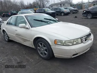 2003 Cadillac Seville Touring STS z VIN 1G6KY54953U262457, wystawiony jako IAAI lot #41891898 z przebiegiem 52 130 mil mil oraz . Historia ofert i sprzedaży dostępna na DreamBid. Obrazek 1.