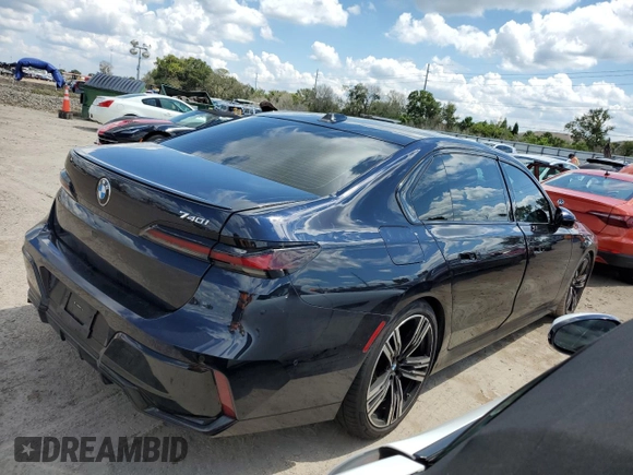2024 BMW 7 Series 740i z VIN WBA23EH00RCP83346, wystawiony jako Copart lot #74360314 z przebiegiem Nie podano mil oraz Nie do naprawy • Non repairable. Historia ofert i sprzedaży dostępna na DreamBid. Obrazek 3.