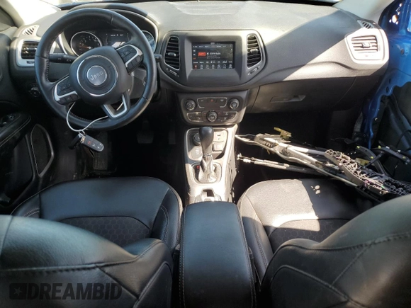 2019 Jeep Compass Latitude z VIN 3C4NJDBB1KT653452, wystawiony jako Copart lot #58297495 z przebiegiem 74 350 mil mil oraz Szkoda całkowita • Salvage title. Historia ofert i sprzedaży dostępna na DreamBid. Obrazek 8.