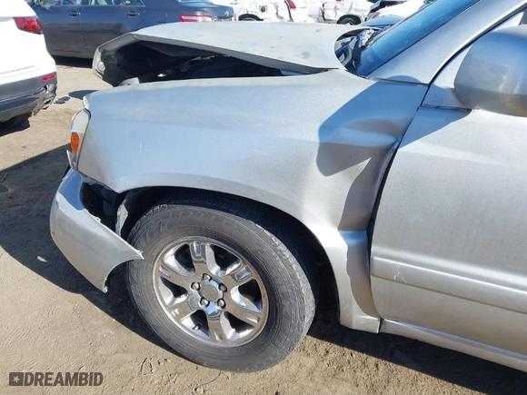2006 Toyota Highlander w/3rd Row with VIN JTEDP21A660110877, listed as a IAAI auction lot 41330456 with 150,285 mi miles. Bid and sale history available at carsss.com. Image 13.