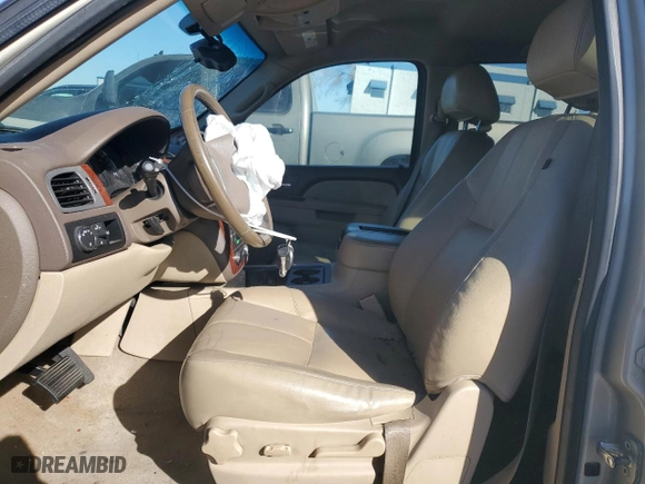 2013 Chevrolet Suburban LT with VIN 1GNSCJE00DR311435, listed as a Copart auction lot 42868595 with 200,446 mi miles and Salvage Title. Bid and sale history available at carsss.com. Image 7.
