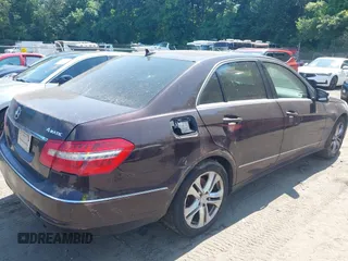 2010 Mercedes-Benz E 350 Luxury z VIN WDDHF8HB3AA180002, wystawiony jako IAAI lot #42760066 z przebiegiem 207 067 mil mil oraz . Historia ofert i sprzedaży dostępna na DreamBid. Obrazek 4.