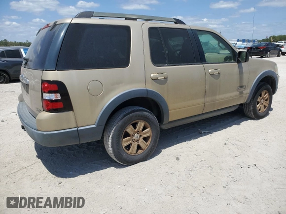 2007 Ford Explorer XLT z VIN 1FMEU63E57UA67552, wystawiony jako Copart lot #55170325 z przebiegiem 158 822 mil mil oraz Czysty tytuł • Clean title. Historia ofert i sprzedaży dostępna na DreamBid. Obrazek 3.