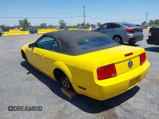 2006 Ford Mustang Standard with VIN 1ZVFT84N365221851, listed as a IAAI auction lot 42483874 with 125,326 mi miles and . Bid and sale history available at DreamBid. Image 3.
