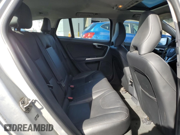 2015 Volvo V60 T5 Drive-E Premier z VIN YV140MEK6F1225135, wystawiony jako Copart lot #47532495 z przebiegiem 119 872 mil mil oraz Czysty tytuł • Clean title. Historia ofert i sprzedaży dostępna na DreamBid. Obrazek 11.