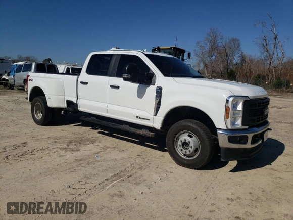 2024 Ford F-350 XL with VIN 1FT8W3DT0REE67068, listed as a Copart auction lot 43037035 with 16,371 mi miles and Salvage Title. Bid and sale history available at DreamBid. Image 4.