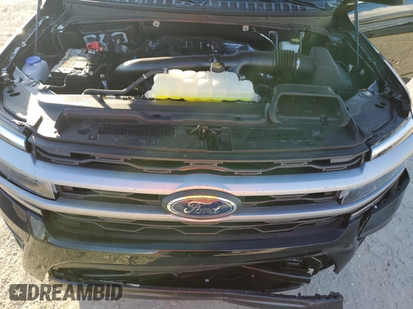 2024 Ford Expedition XLT with VIN 1FMJU1H84REA95604, listed as a Copart auction lot 86878914 with 4,977 mi miles and Salvage Title. Bid and sale history available at carsss.com. Image 14.