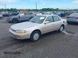 1996 Toyota Camry DX z VIN 4T1BG12K8TU754331, wystawiony jako IAAI lot #42305723 z przebiegiem 152 709 mil mil oraz . Historia ofert i sprzedaży dostępna na DreamBid. Obrazek 2.