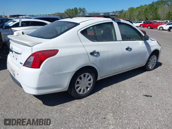 2016 Nissan Versa S z VIN 3N1CN7AP5GL875089, wystawiony jako IAAI lot #41781857 z przebiegiem 39 884 mil mil oraz . Historia ofert i sprzedaży dostępna na DreamBid. Obrazek 4.