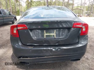 2015 Volvo S60 T5 Premier z VIN YV1612TB2F1307263, wystawiony jako IAAI lot #42002548 z przebiegiem 107 433 mil mil oraz . Historia ofert i sprzedaży dostępna na DreamBid. Obrazek 15.