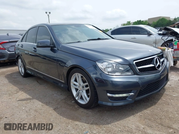 2013 Mercedes-Benz C 250 Sport z VIN WDDGF4HB5DA781713, wystawiony jako IAAI lot #42109186 z przebiegiem 142 167 mil mil oraz . Historia ofert i sprzedaży dostępna na DreamBid. Obrazek 1.